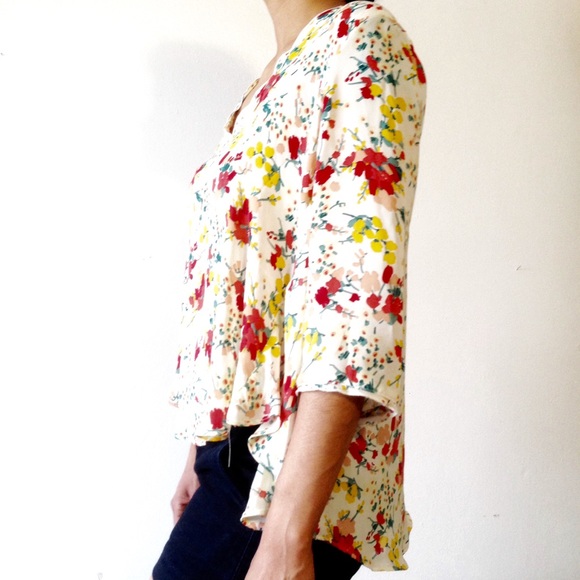 Zara Tops - Zara • delicate silky blouse floral print